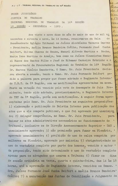 Imagem do caderno, com a letras na cor preta