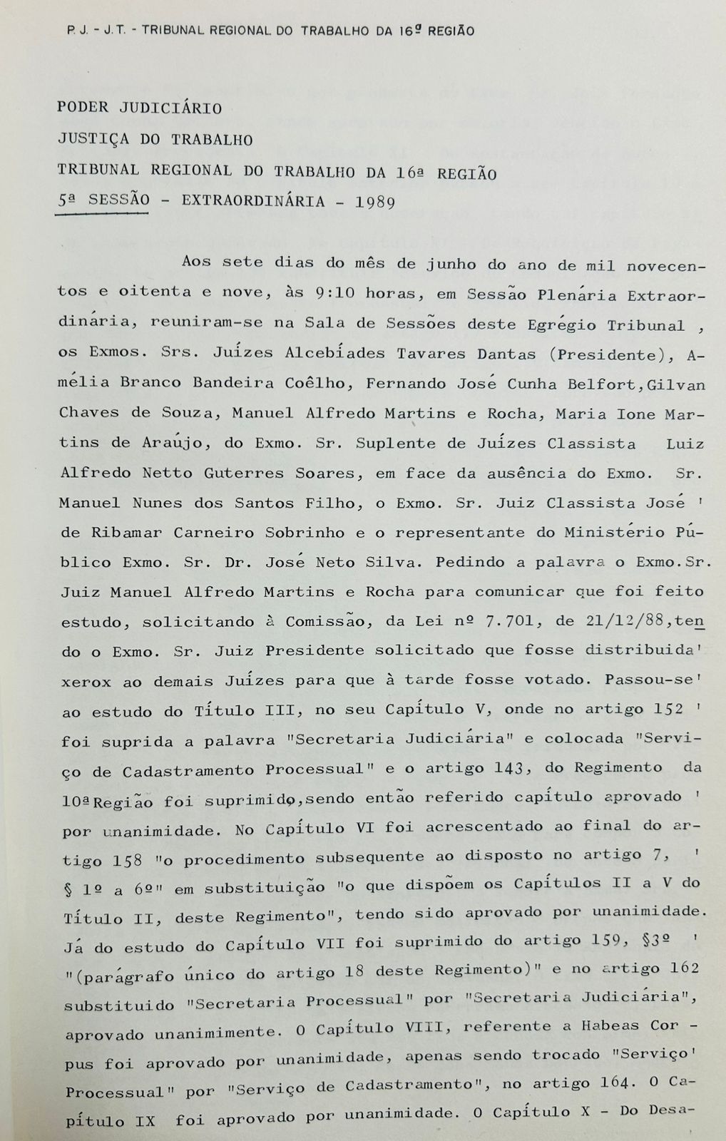 Imagem do caderno, com a letras na cor preta