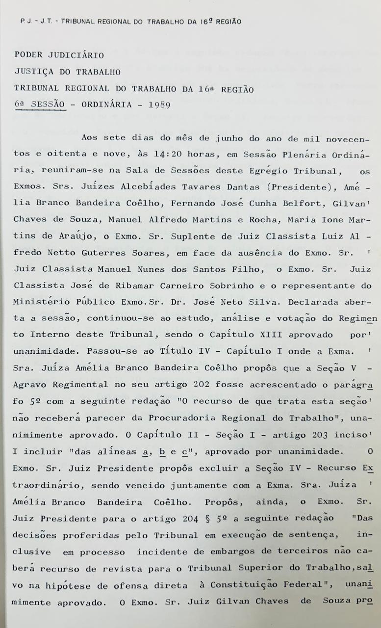 Imagem do caderno, com a letras na cor preta
