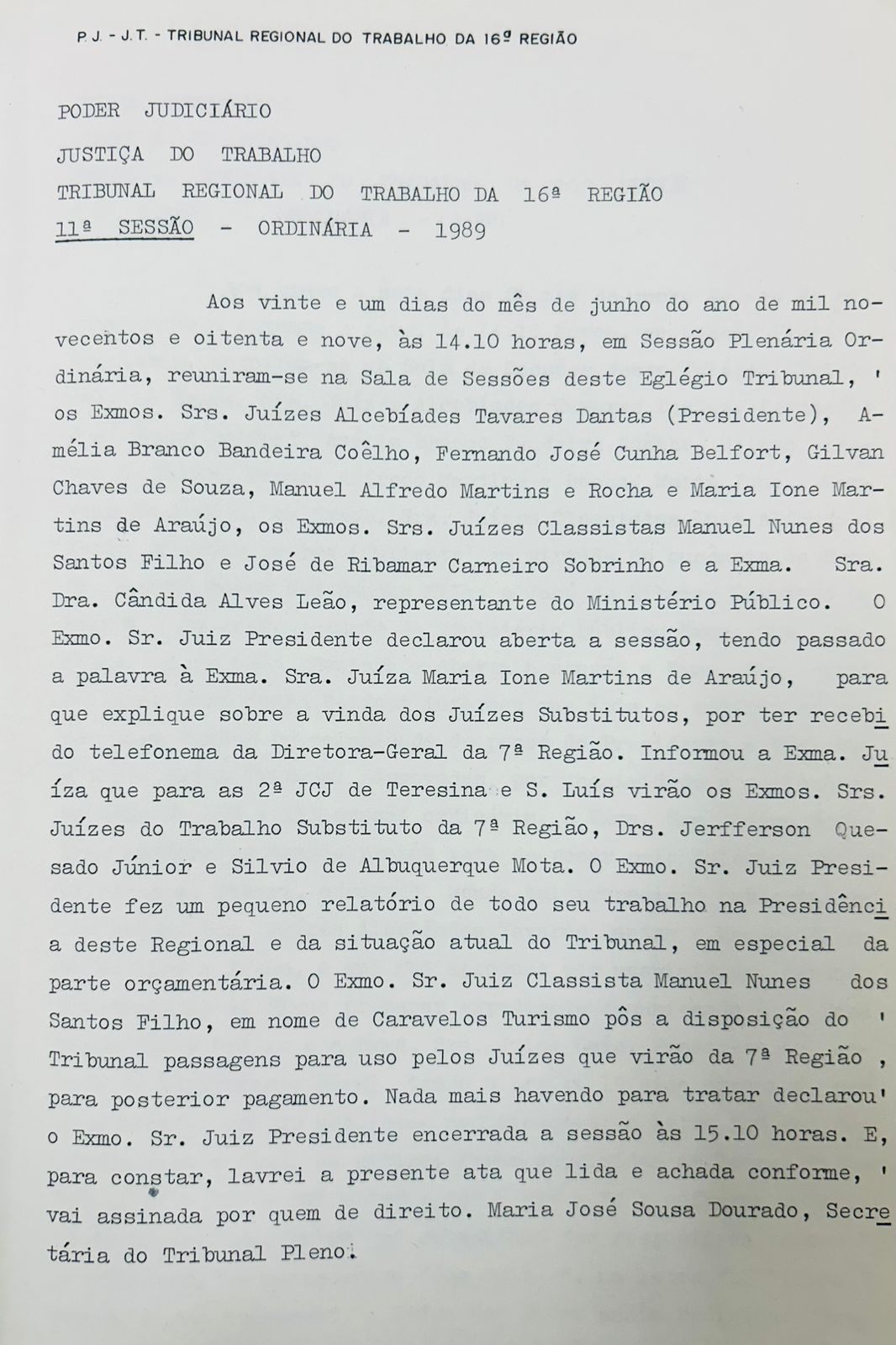 Imagem do caderno, com a letras na cor preta