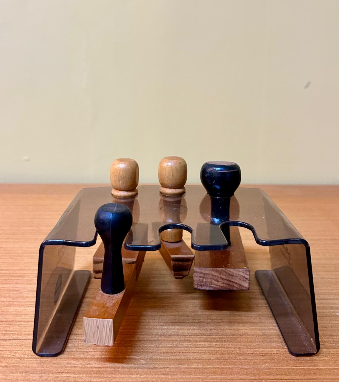 Conjunto de carimbos manuais na cor marrom