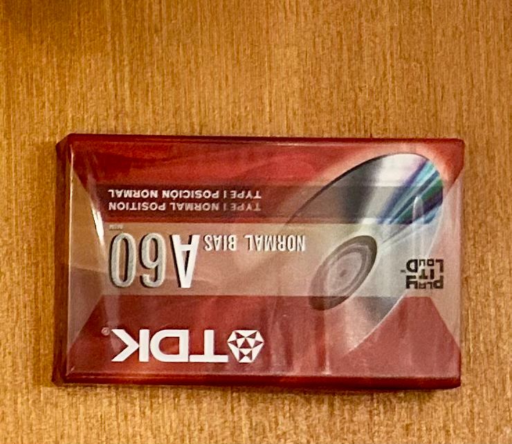 Caixa de fita cassete na cor vermelha