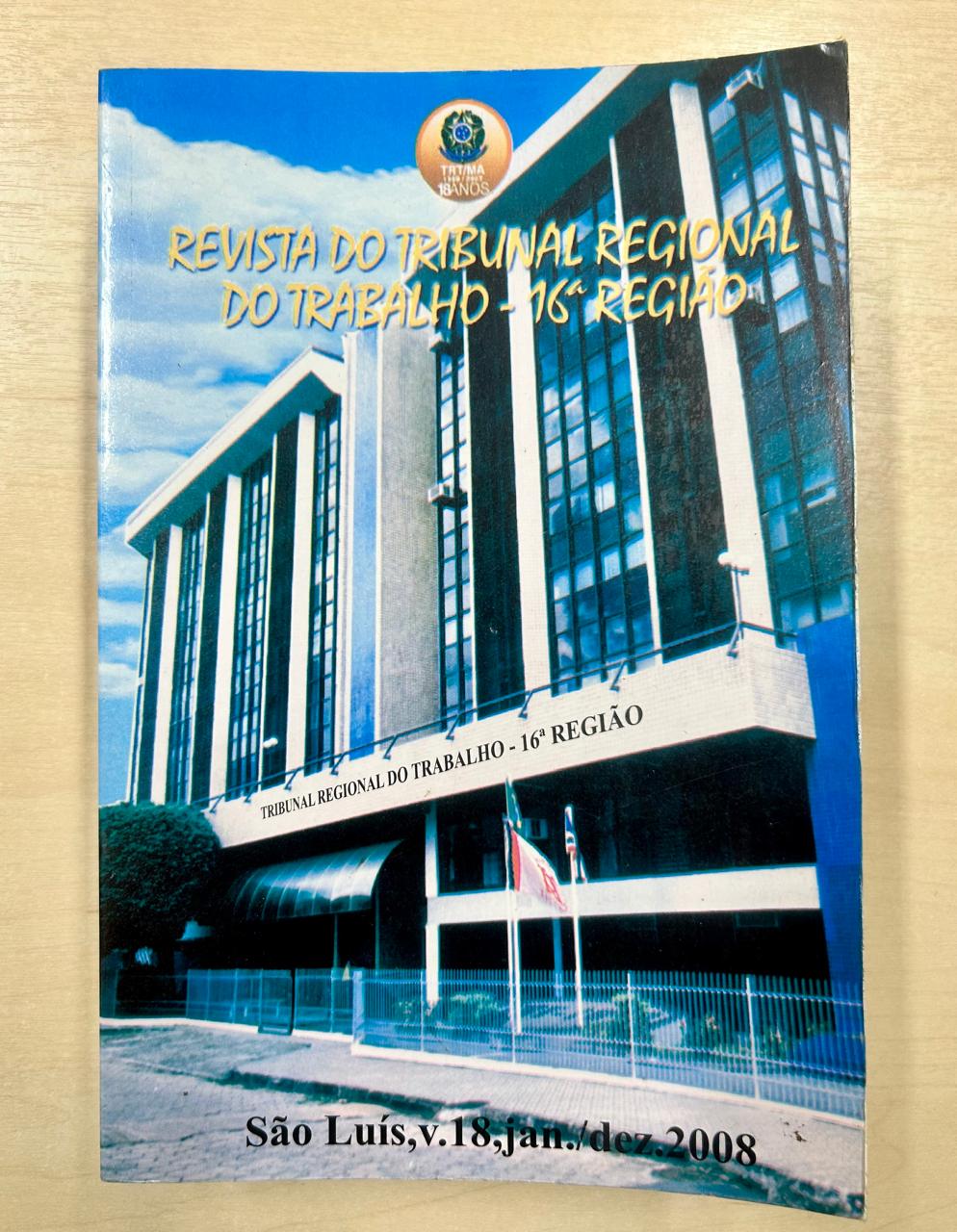 Revista do TRT ilustrada e com letra na cor amarela