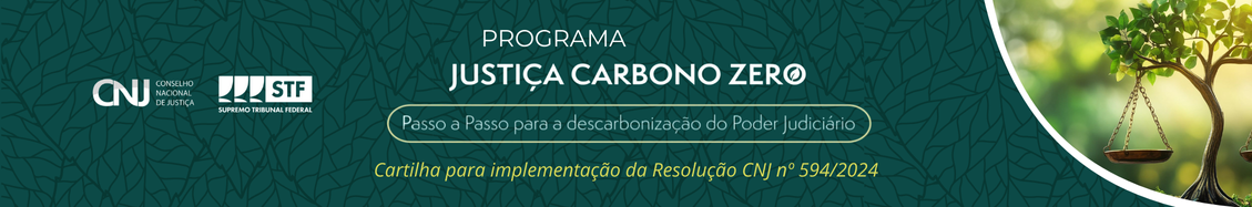 Arte com fundo predominante verde escuro. À esquerda as logomarcas do STF e do CNJ. Ao centro o destaque: PROGRAMA JUSTIÇA CARBONO ZERO. À direita imagem de uma árvore com um prato de balança da justiça. 