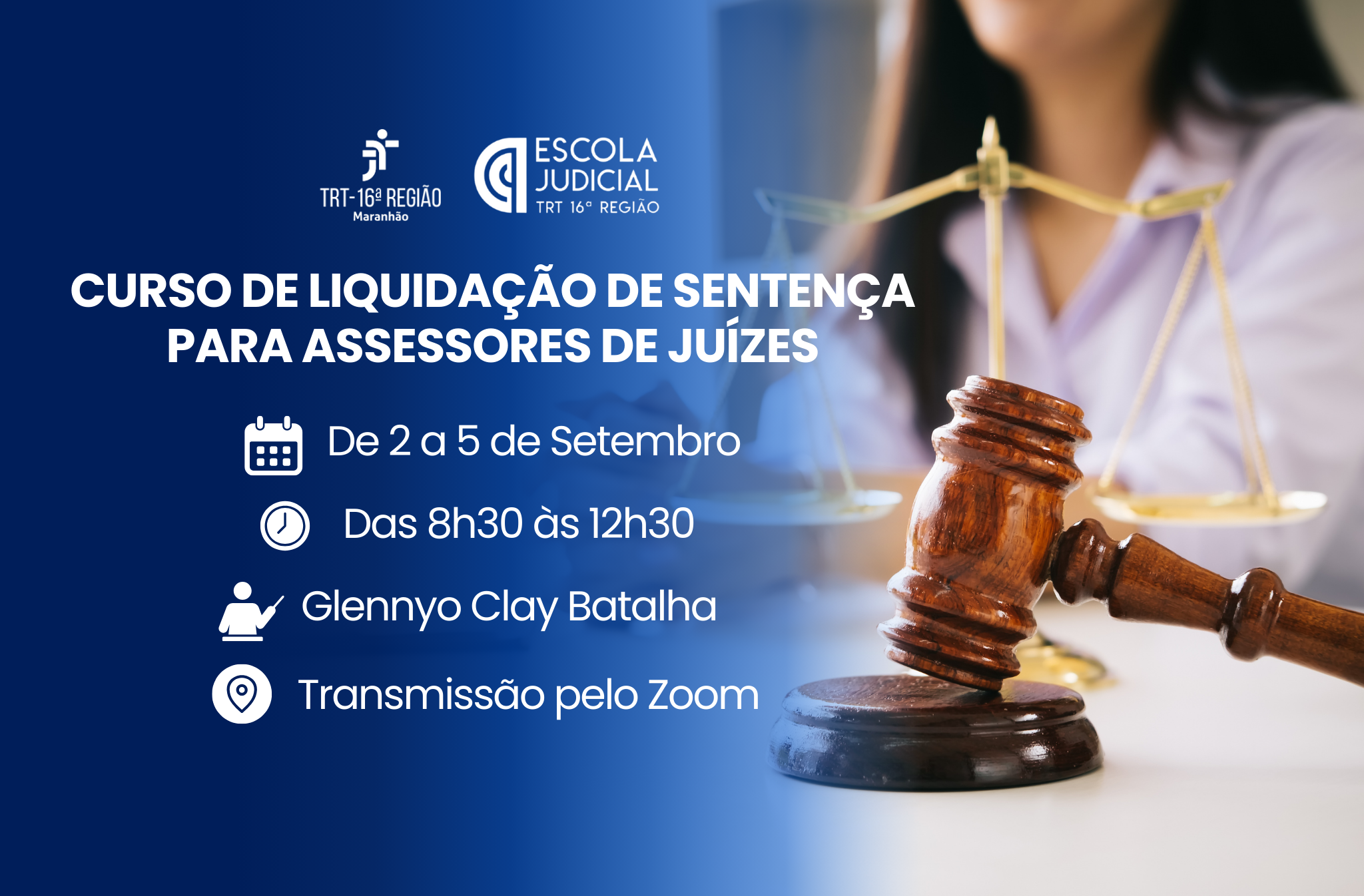  Arte com fundo azul e imagens do martelo de juiz e uma mulher com roupa social. À esquerda, com letras brancas, o texto CURSO DE LIQUIDAÇÃO DE SENTENÇA PARA ASSESSORES DE JUÍZES e demais informações sobre a capacitação.