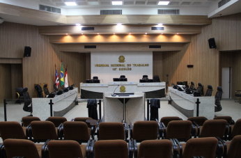 Foto mostra o Plenário do Tribunal Pleno do TRT-16