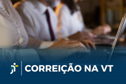 Arte feita com uma foto de pessoas usando um notebook. E na parte inferior a informação: CORREIÇÃO NA VT