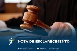 Arte feita com a imagem de uma mão segurando o martelo de juiz. Na parte inferior: NOTA DE ESCLARECIMENTO