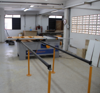 a serra esquadrejadeira já foi instalada no Setor de Marcenaria