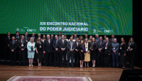 Reunião de desembargadores presidentes na entrega do Selo CNJ.