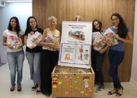 Grupo de estudantes voluntários fez a doação de 95 kits de material escolar