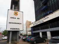 placa de área de segurança na fachada do prédio-sede do TRT-MA