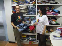 Jucineide Jacintho e Jandilma Teresa organizam donativos recebidos