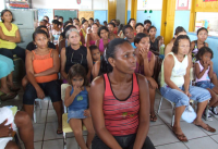 Pais e alunos participam da palestra sobre higiene bucal