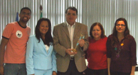 Des. Gerson de Oliveira com as jornalistas Suely Cavalcante (E), Wanda Cunha e Valquíria Santana e o estagiário Paulo Jr. 