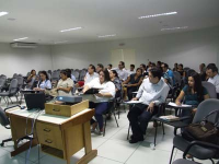Servidores participam de treinamento no auditório do FAS