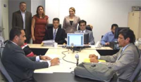 Juízes Marco Falcão e João Henrique Gayoso (sentados), Manoel Veloso, Liliana Bouéres e Elzenir Lauande (em pé), durante audiência da 1ª VT