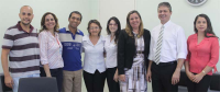 Juízes Liliana Bouéres (auxiliar da Presidência do TRT) e Leonardo Ferreira (VT Estreito), com os servidores, na oficina de planejamento