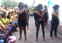 Alunos encenam poema sobre trabalho infantil