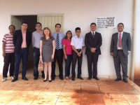 Juiz Leonardo Ferreira, procurador Ítalo Igo (próximos à placa), prefeito Cícero de Morais (camisa branca) e demais autoridades presentes à entrega