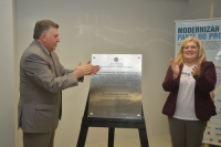 Ministro João Oreste Dalazen e desembargadora Ilka Esdra Araújo descerraram placa comemorativa da implantação do PJe-JT