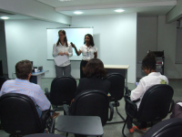 Kamilly Barros e Anícia Ewerton durante abertura da palestra Ódio no Brasil