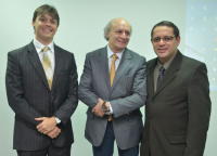 Da esquerda para a direita: Juiz Bruno Motejunas (Titular da VT Bacabal), Des. Carlos Husek (TRT-SP) e Des. James Magno (Dir. Escola Judicial TRT-MA).