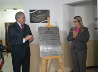 Juiz Manoel Veloso e Juíza Fernanda Franklin descerram a placa de implantação do PJe na VT de Santa Inês.