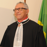 Desembargador Luiz Cosmo.