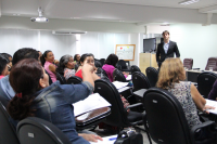 Juiz Bruno Motejunas fala sobre Direito e Justiça do Trabalho e tira dúvidas dos professores
