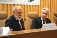 Ministro Renato Paiva discursa na formatura, ao lado do presidente do TST, ministro Levenhagen