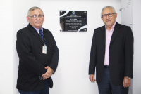 Henrique Couto (E) e o presidente TRT na inauguração do sistema de monitoramento