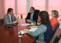 Desembargadores Gerson de Oliveira e James Magno (gravata azul); Diretora-geral, Adriana Albuquerque (blusa laranja) e secretária Flávia Cordeiro.