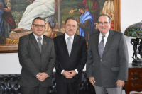 No encontro, os desembargadores Cleones Cunha (ao centro) e James Magno (à esquerda) manifestaram o apoio recíproco entre o TJMA e o TRT. À direita, o desembargador Ricardo Duailibe.