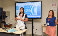 Fabiana (em pé) e Olívia ministram o curso sobre e-Gestão
