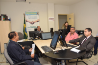 O juiz Carlos Gustavo Brito Castro conduz audiência na XI Semana Nacional de Conciliação