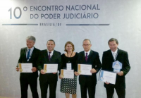 Desembargador James Magno (2º da esquerda para a direita) recebeu a premiação do CNJ concedida ao TRT-MA.