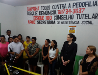 Juíza Núbia Bogéa (conjunto preto), ao lado da prefeita Iracema Vale e servidores do Município de Urbano Santos