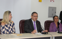 Desembargador James Magno fez encerramento do Memojutra ao lado da presidente do Memojutra, juíza Denise Couto, e da chefe do Cemoc, Edvânia Kátia