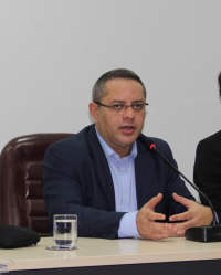 Desembargador James Magno abriu o evento; em seguida, falou sobre "Momento Waldo"