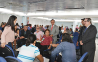 Presidente e corregedor do TRE, desembargadores Raimundo Barros e Ricardo Duailibe, e o diretor-geral, Flávio Costa, visitam os participantes do curso