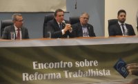 Desembargador Sebastião; des. Gerson na abertura do evento; des. José Evandro, vice-diretor da EJUD16, e juiz Paulo Fernando, coordenador EJUD16