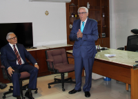 Desembargador Américo Bedê, ao lado desembargador Luiz Cosmo (sentado), presidiu a solenidade de outorga de comendas