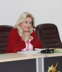 Professora Esther Martínez.