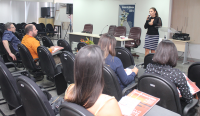 Juíza Gabrielle dialoga com servidores sobre aspectos processuais da reforma trabalhista