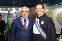 Desembargador Luiz Cosmo foi condecorado pelo desembargador Edson Bueno