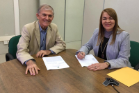 Presidenta Solange e o superintendente José Ribamar assinam termo de entrega