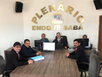 Na audiência realizada na Câmara Municipal, Juiz Leonardo, entre os servidores Adonai e Luiz Sales, o procurador Mailson, o assessor jurídico Rogério e o advogado Leandro Cardoso