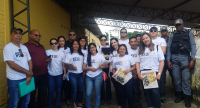 Juíza Liliana e os demais integrantes da equipe da fiscalização na feira da Liberdade
