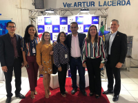 Magistrados Liliana e Leonardo e demais autoridades presentes no evento em Pedreiras